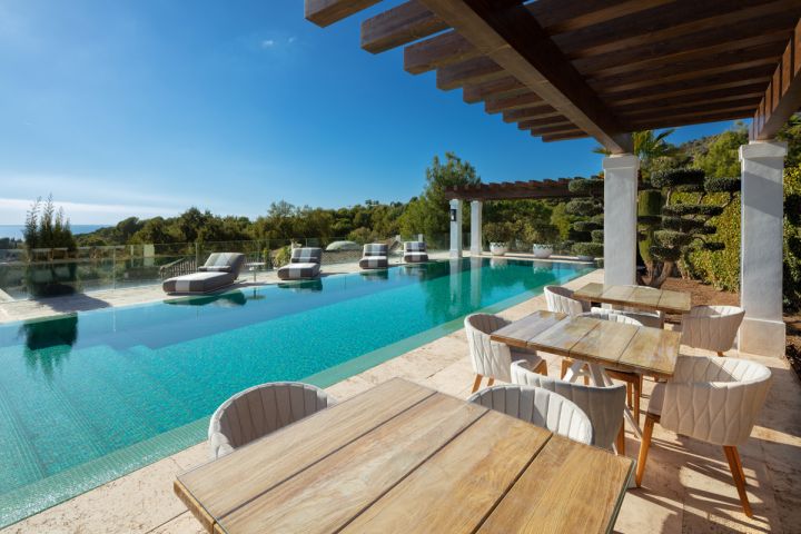 Olympus - Impressive Luxury Property featuring Modern Design