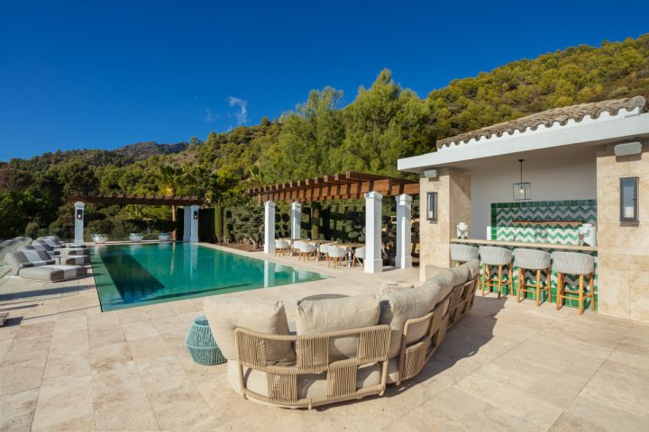 Olympus - Impressive Luxury Property featuring Modern Design