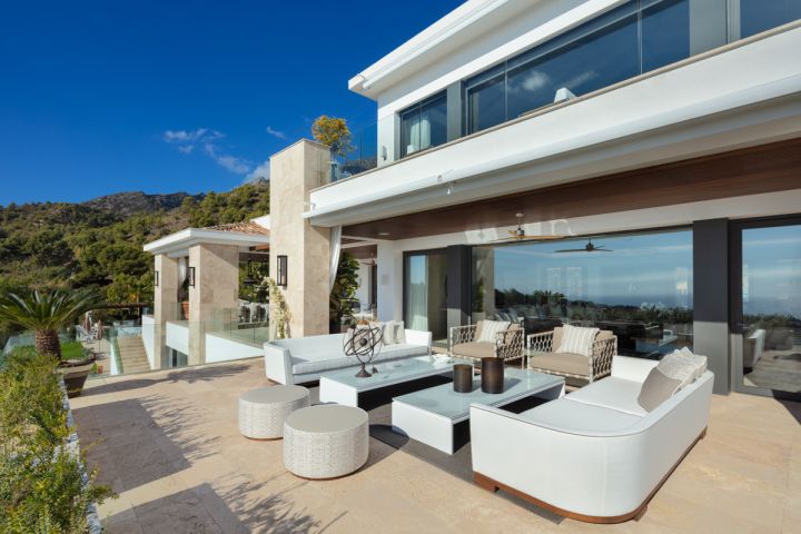 Olympus - Impressive Luxury Property featuring Modern Design