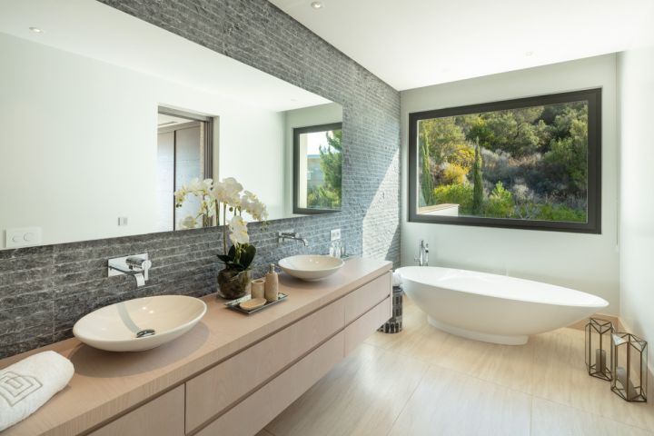 Olympus - Impressive Luxury Property featuring Modern Design