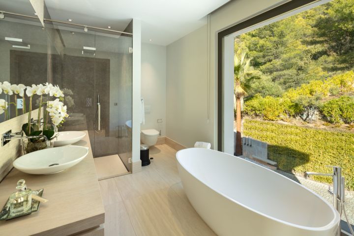 Olympus - Impressive Luxury Property featuring Modern Design