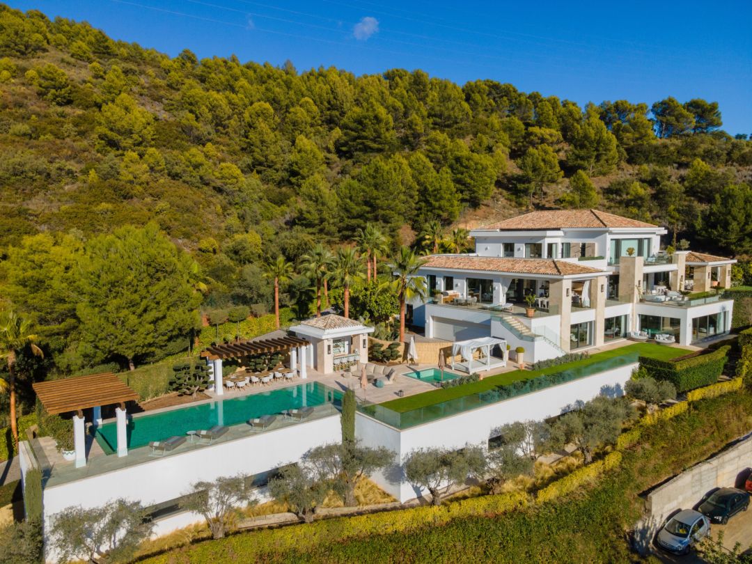 Olympus - Impressive Luxury Property featuring Modern Design
