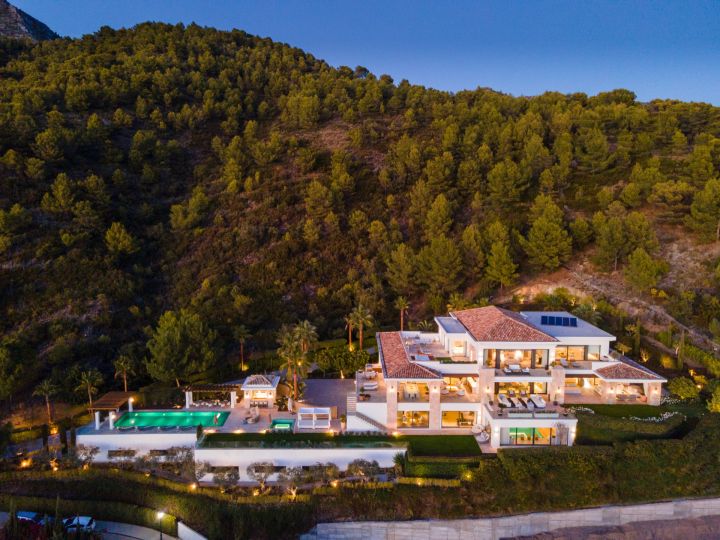 Olympus - Impressive Luxury Property featuring Modern Design