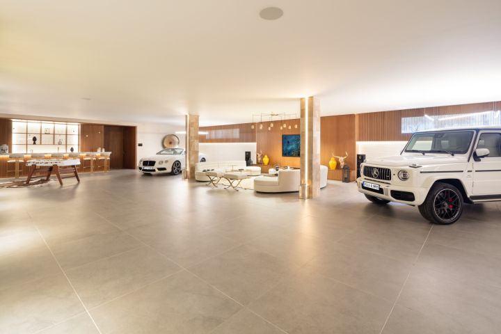 Olympus - Impressive Luxury Property featuring Modern Design