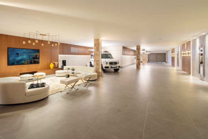 Olympus - Impressive Luxury Property featuring Modern Design