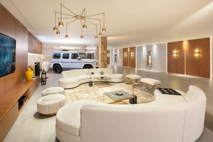 Olympus - Impressive Luxury Property featuring Modern Design