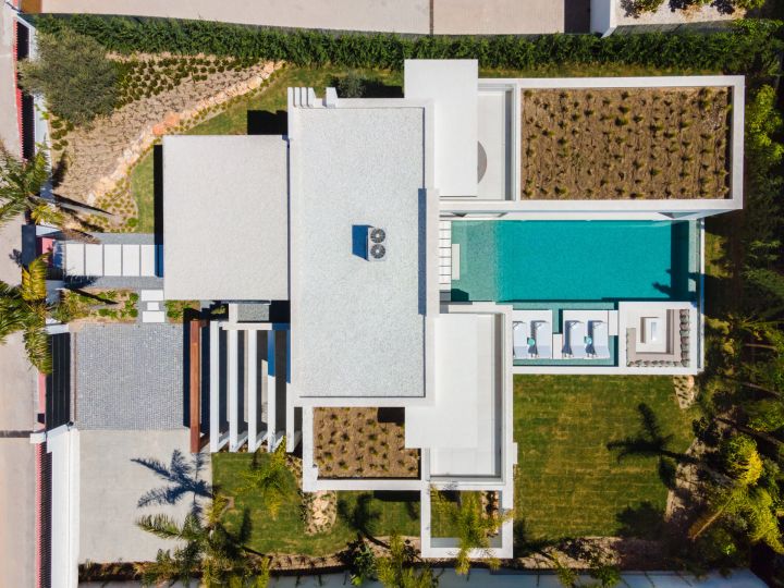 Villa Sirius - Luxurious Contemporary Frontline Golf Property