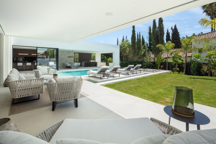 Villa Sirius - Luxurious Contemporary Frontline Golf Property