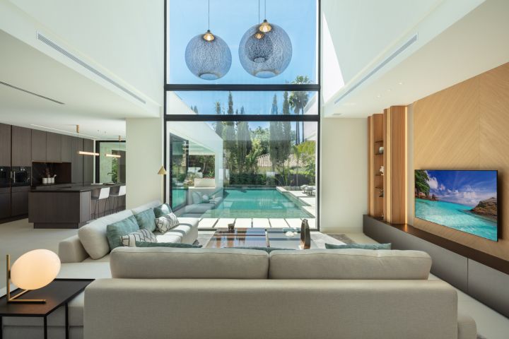 Villa Sirius - Luxurious Contemporary Frontline Golf Property