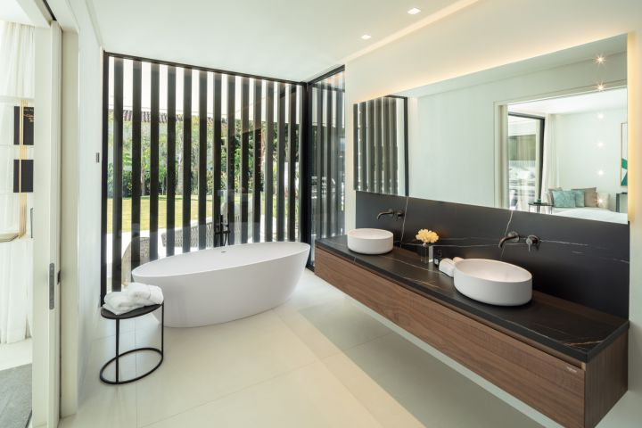 Villa Sirius - Luxurious Contemporary Frontline Golf Property