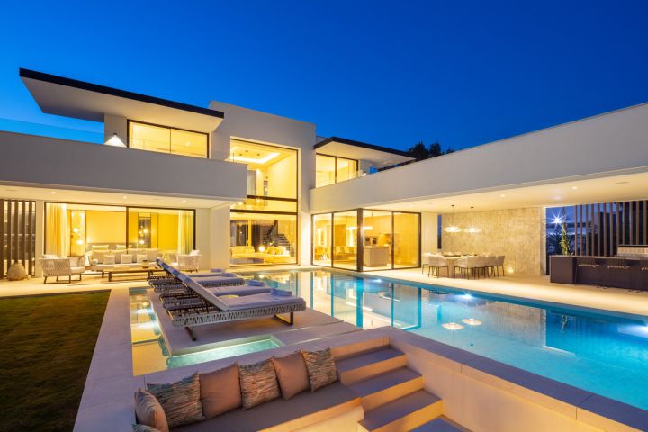 Villa Sirius - Luxurious Contemporary Frontline Golf Property