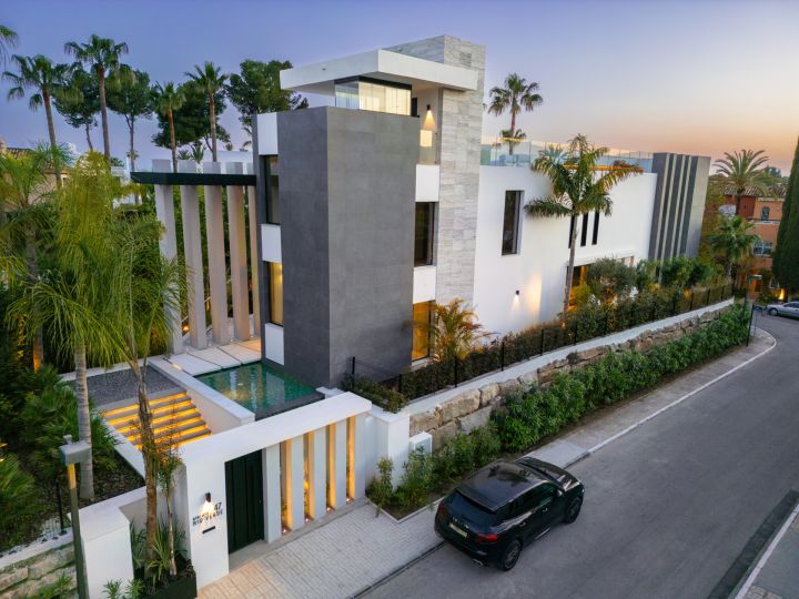 Rio Verde 47 - Unique Contemporary Villa offering Golf Views