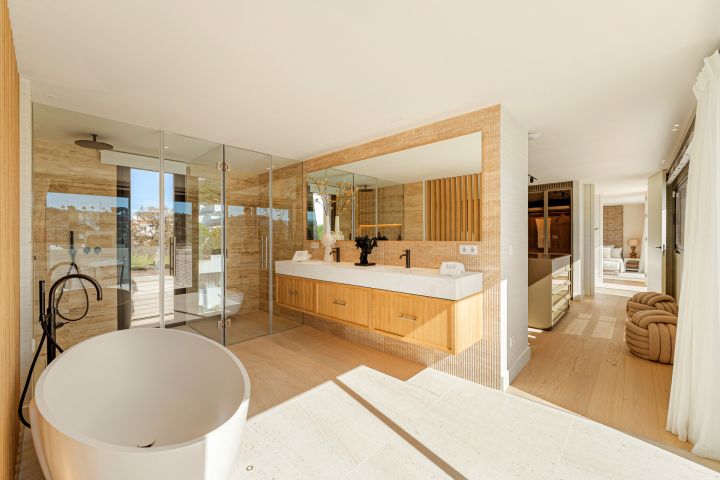 Villa Azteca - Impressive Home featuring Modern Design