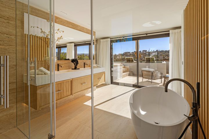 Villa Azteca - Impressive Home featuring Modern Design