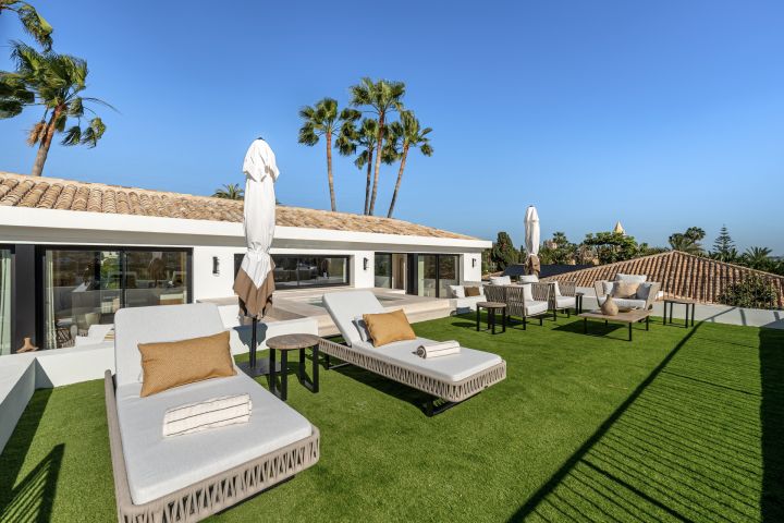 Villa Azteca - Impressive Home featuring Modern Design