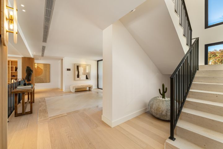 Villa Azteca - Impressive Home featuring Modern Design