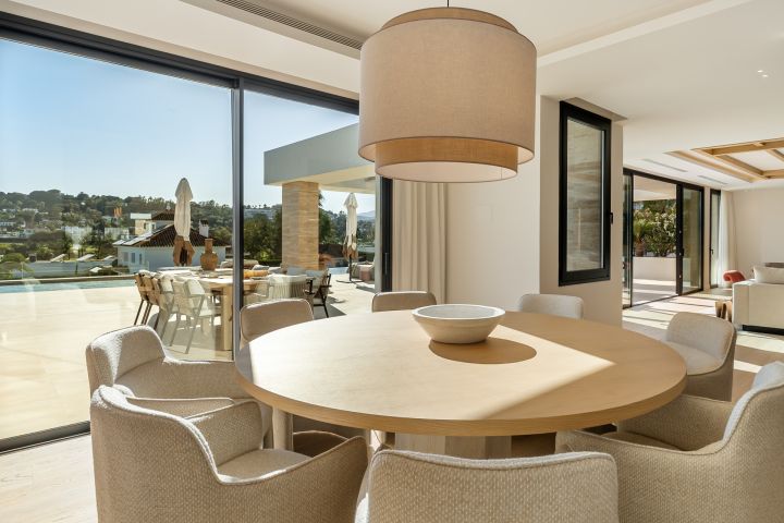 Villa Azteca - Impressive Home featuring Modern Design