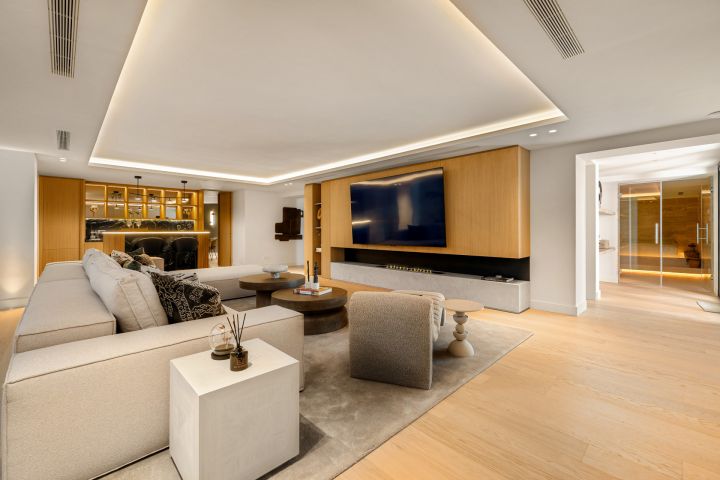 Villa Azteca - Impressive Home featuring Modern Design