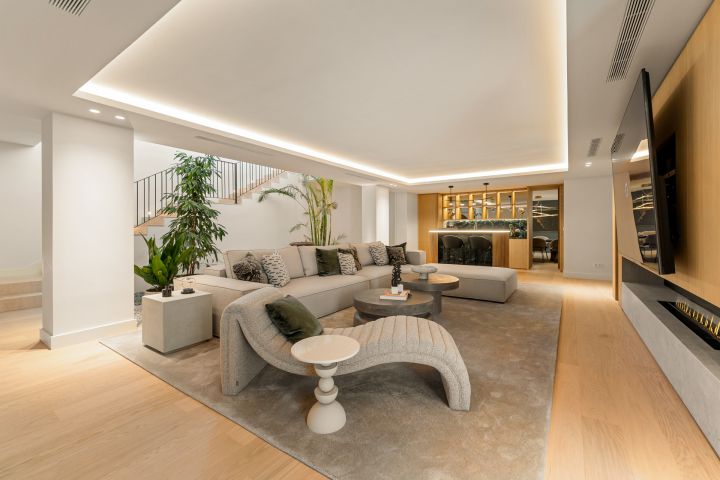 Villa Azteca - Impressive Home featuring Modern Design
