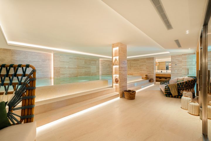 Villa Azteca - Impressive Home featuring Modern Design