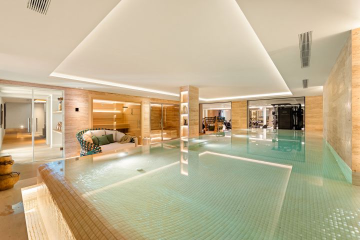 Villa Azteca - Impressive Home featuring Modern Design