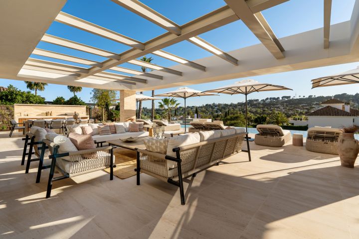 Villa Azteca - Impressive Home featuring Modern Design