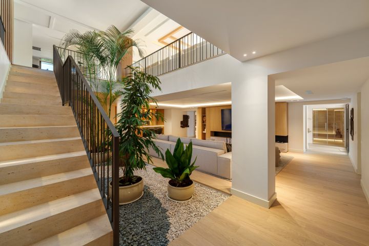 Villa Azteca - Impressive Home featuring Modern Design