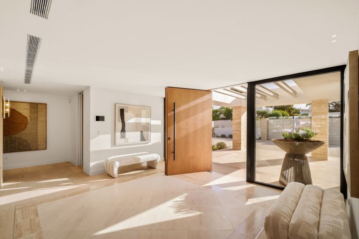 Villa Azteca - Impressive Home featuring Modern Design
