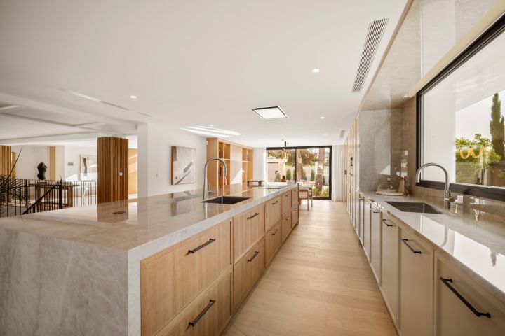 Villa Azteca - Impressive Home featuring Modern Design