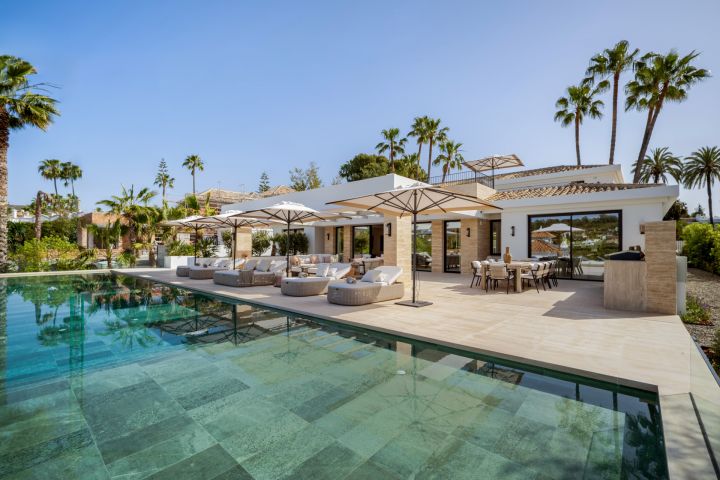 Villa Azteca - Impressive Home featuring Modern Design