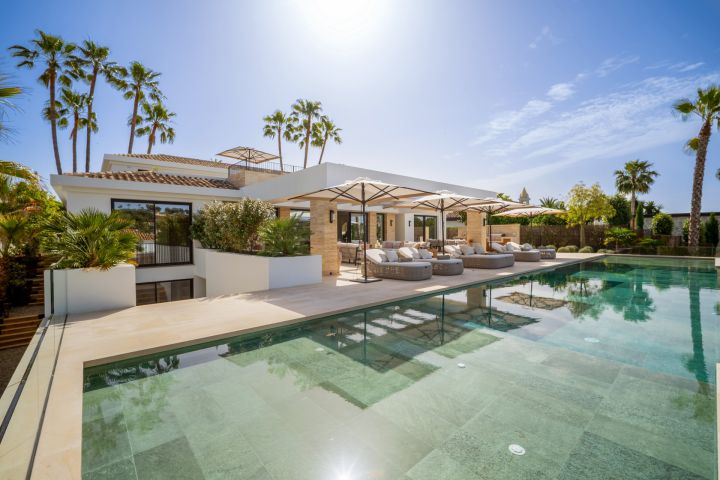 Villa Azteca - Impressive Home featuring Modern Design