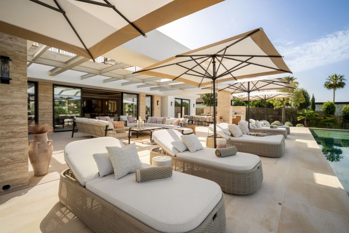 Villa Azteca - Impressive Home featuring Modern Design
