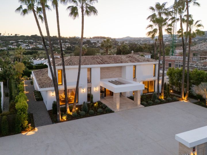 Villa Azteca - Impressive Home featuring Modern Design