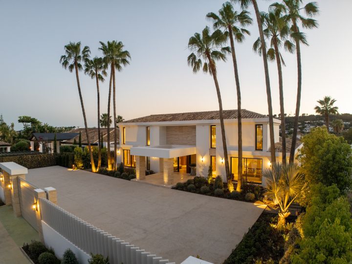 Villa Azteca - Impressive Home featuring Modern Design