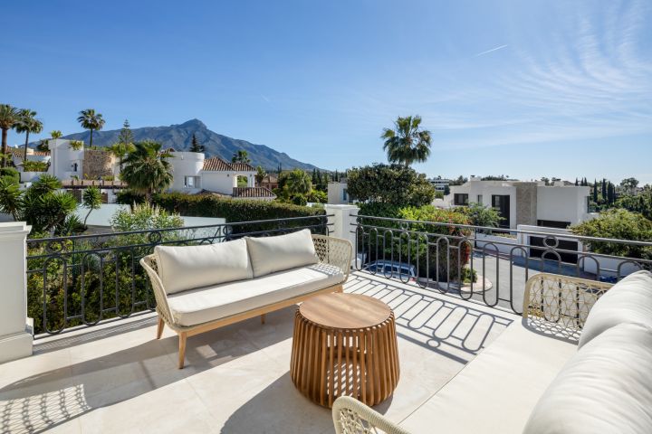Villa Tuscany - Exclusive Stylish Home with Stunning Sea Views in Nueva Andalucia