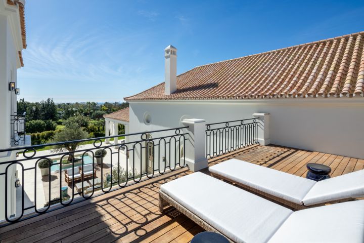Villa Tuscany - Exclusive Stylish Home with Stunning Sea Views in Nueva Andalucia