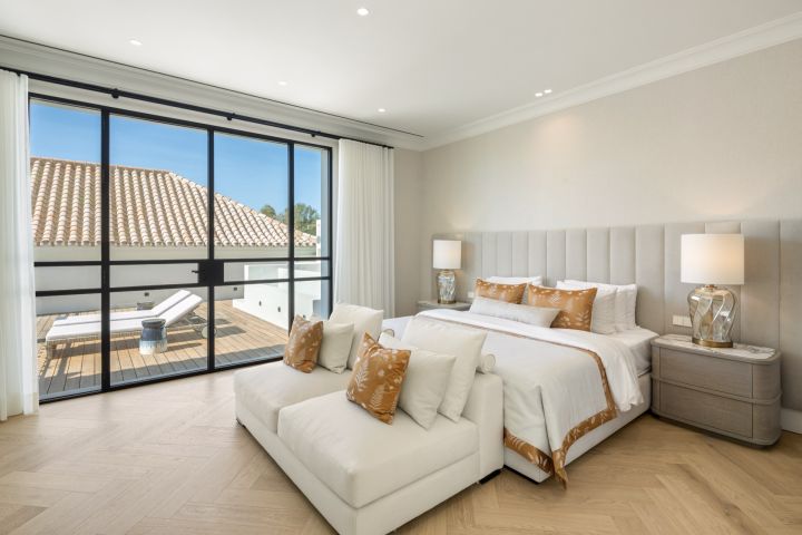 Villa Tuscany - Exclusive Stylish Home with Stunning Sea Views in Nueva Andalucia