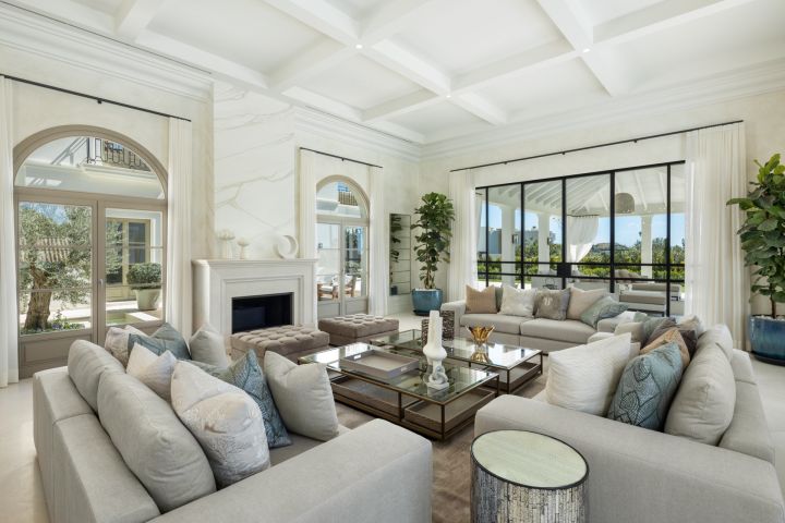 Villa Tuscany - Exclusive Stylish Home with Stunning Sea Views in Nueva Andalucia