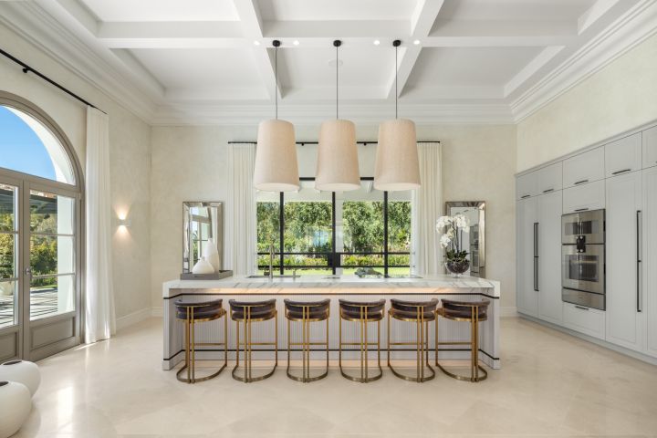 Villa Tuscany - Exclusive Stylish Home with Stunning Sea Views in Nueva Andalucia