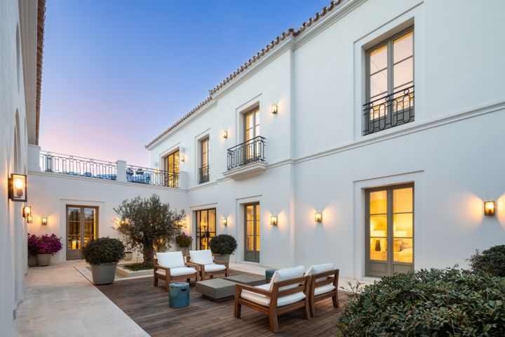 Villa Tuscany - Exclusive Stylish Home with Stunning Sea Views in Nueva Andalucia