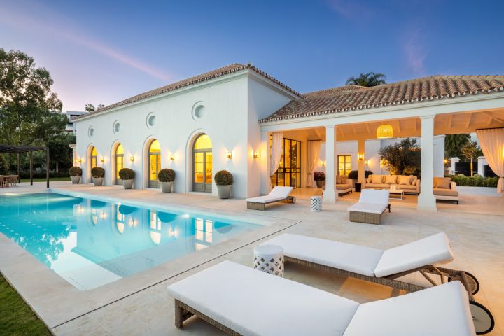 Villa Tuscany - Exclusive Stylish Home with Stunning Sea Views in Nueva Andalucia