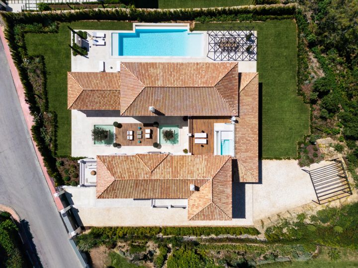 Villa Tuscany - Exclusive Stylish Home with Stunning Sea Views in Nueva Andalucia