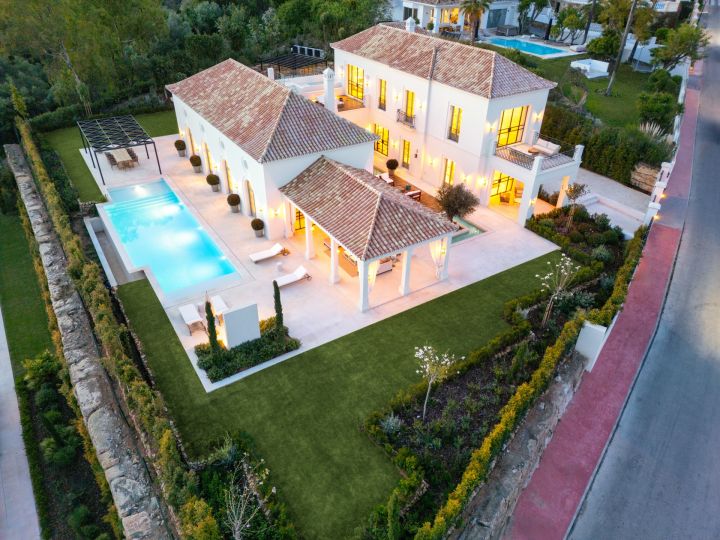 Villa Tuscany - Exclusive Stylish Home with Stunning Sea Views in Nueva Andalucia