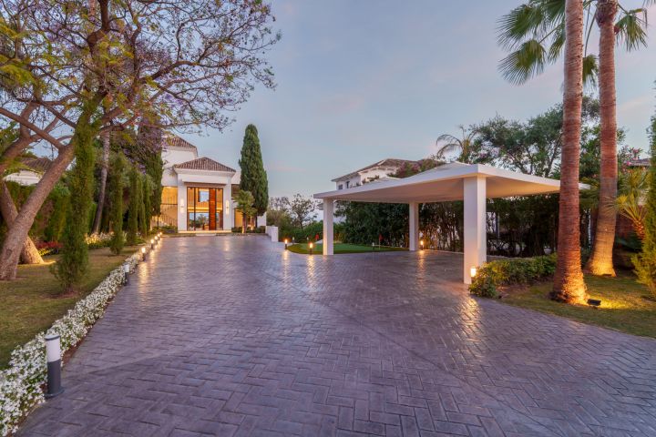 Villa 2000 - Modern Elegant Villa offering Golf Views