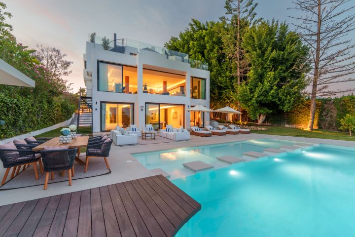 Villa 2000 - Modern Elegant Villa offering Golf Views