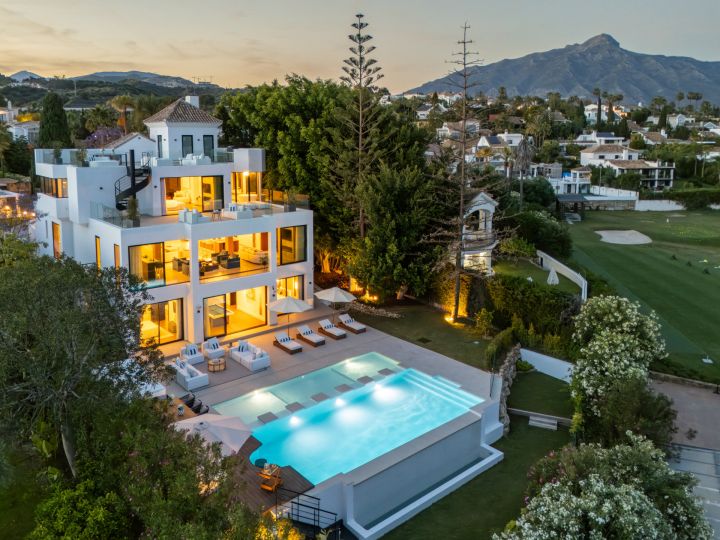 Villa 2000 - Modern Elegant Villa offering Golf Views