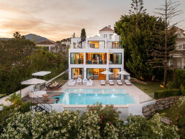 Villa 2000 - Modern Elegant Villa offering Golf Views