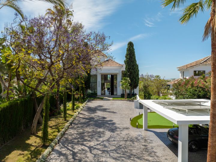 Villa 2000 - Modern Elegant Villa offering Golf Views