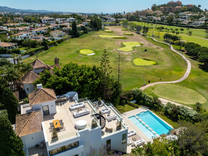 Villa 2000 - Modern Elegant Villa offering Golf Views