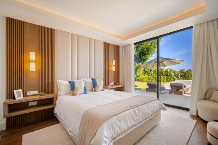 Villa 2000 - Modern Elegant Villa offering Golf Views